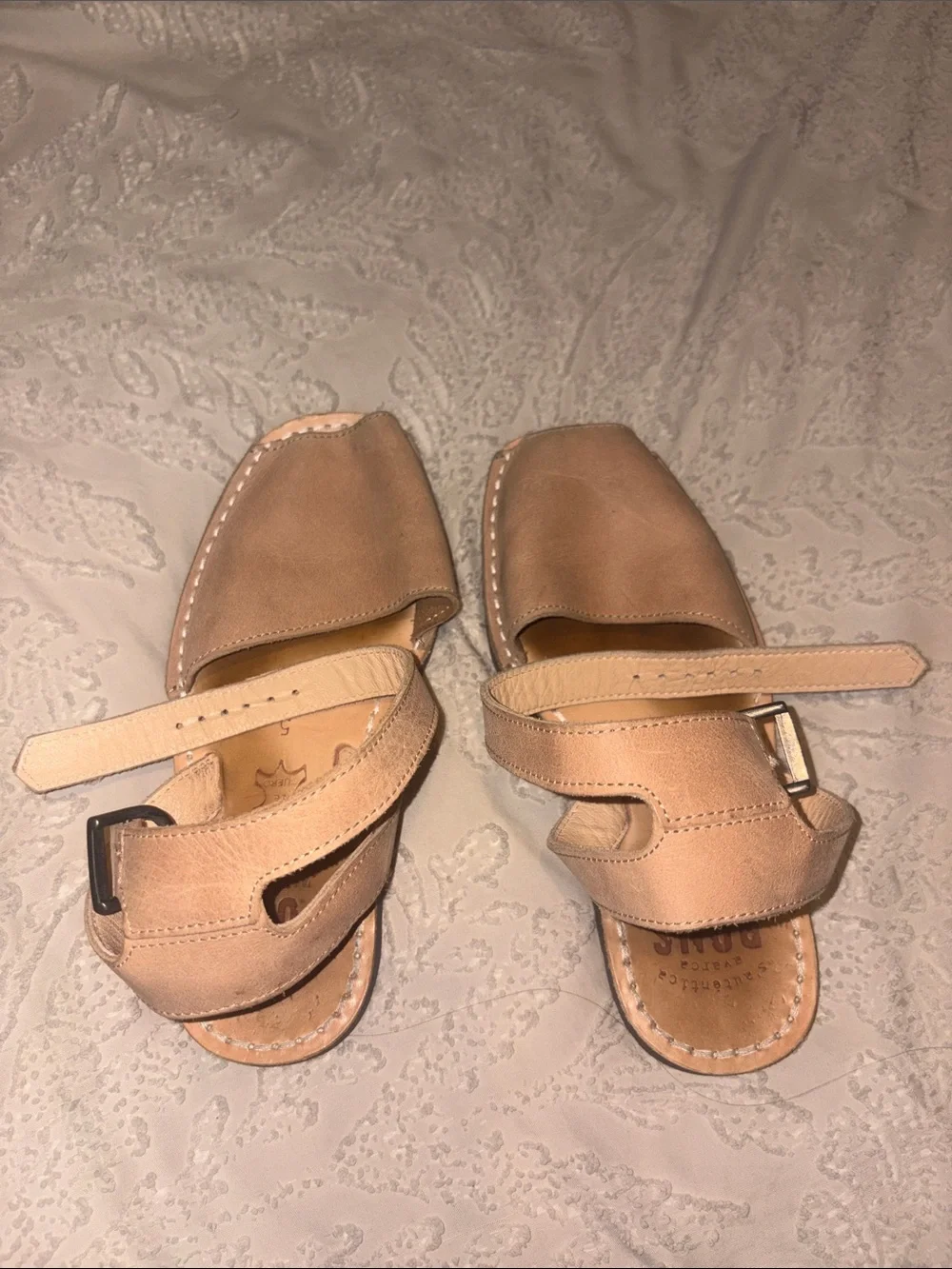 Tan colored pons size 5